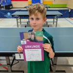 Leon mit Urkunde beim Finale der bayerischen Mini-Meisterschaften 2025